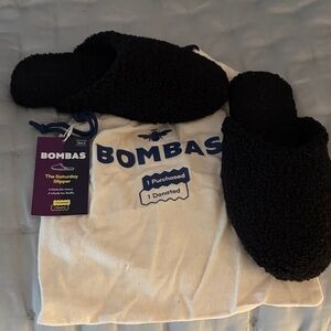 Bombas Cozy Black Slippers NWT Size 9 🙌🏻
